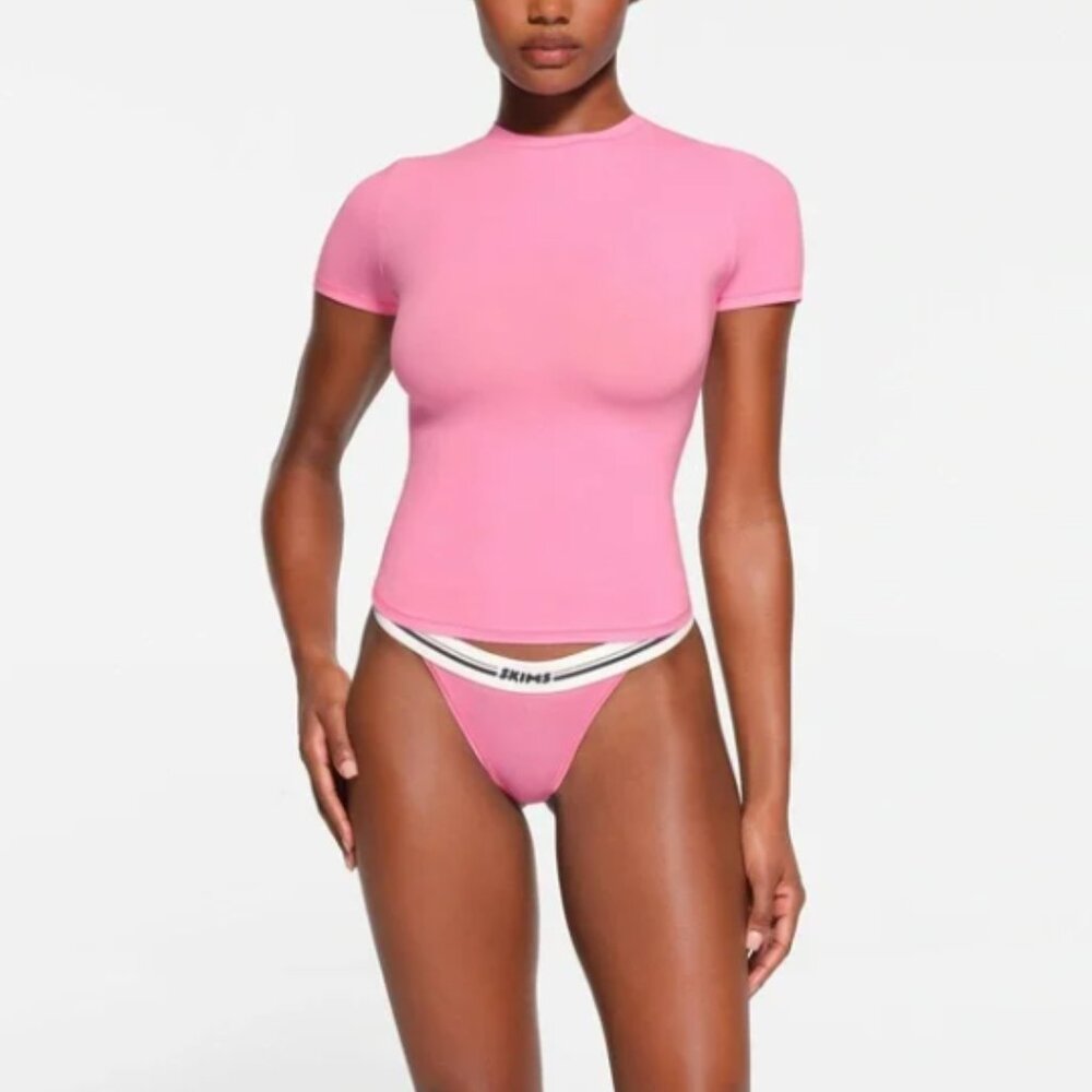 NWT, SKIMS Fits Everybody T-shirt. PINK. Size 2x